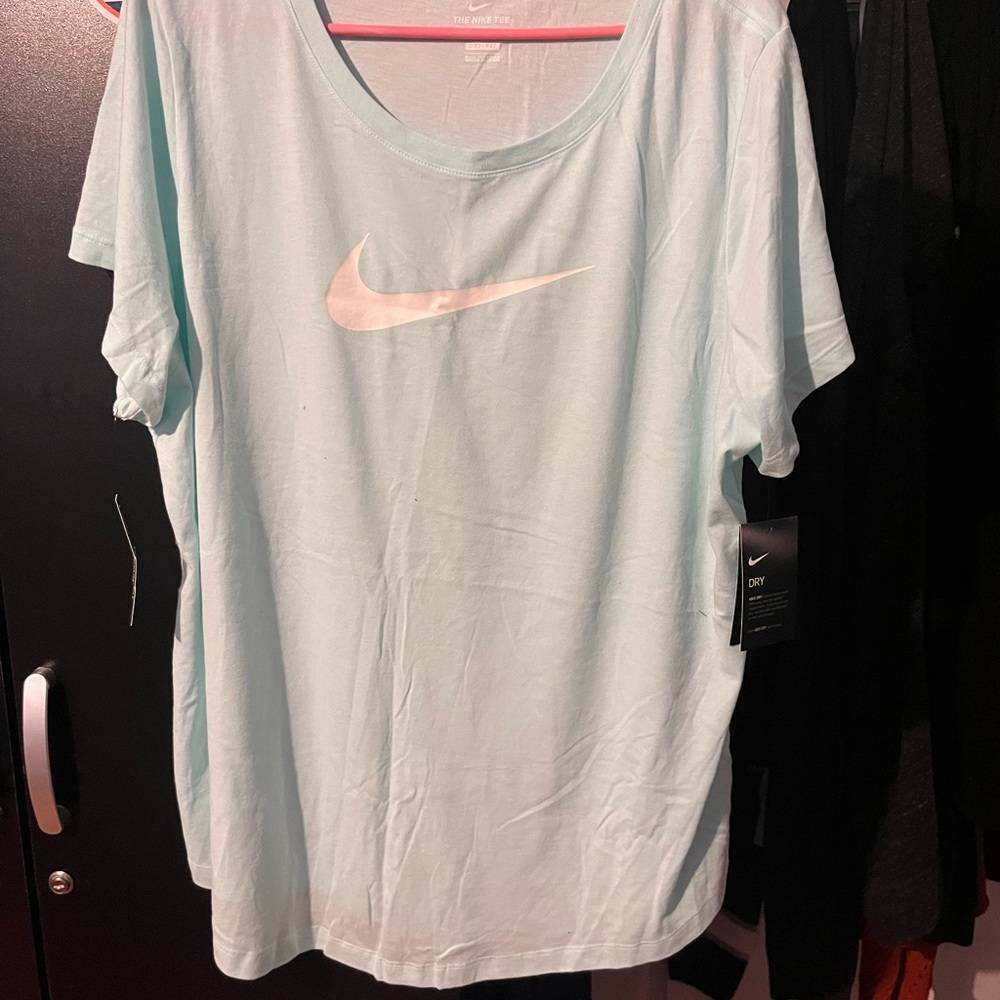 Nike Green Short Sleeve Relaxed Tee